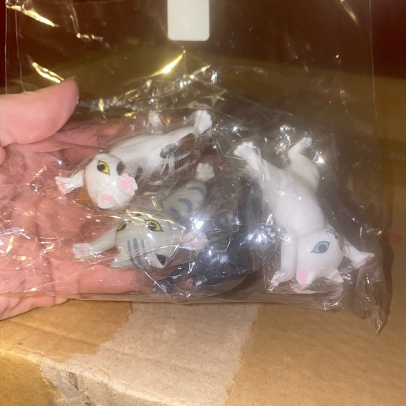 Dancing Cat Figurine Set - Picture 4 of 6